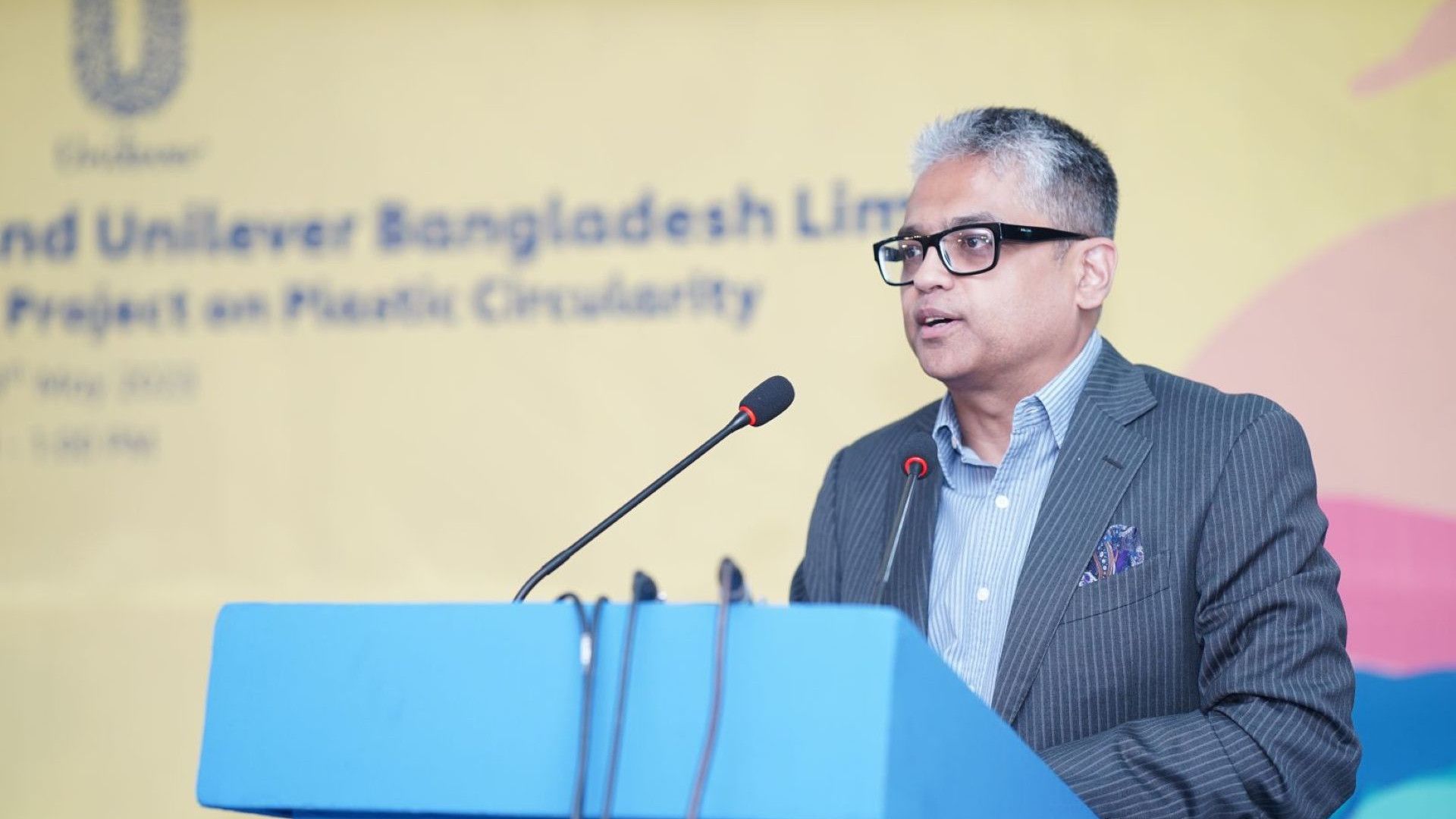 Zaved Akhtar giving speech at the ceremony