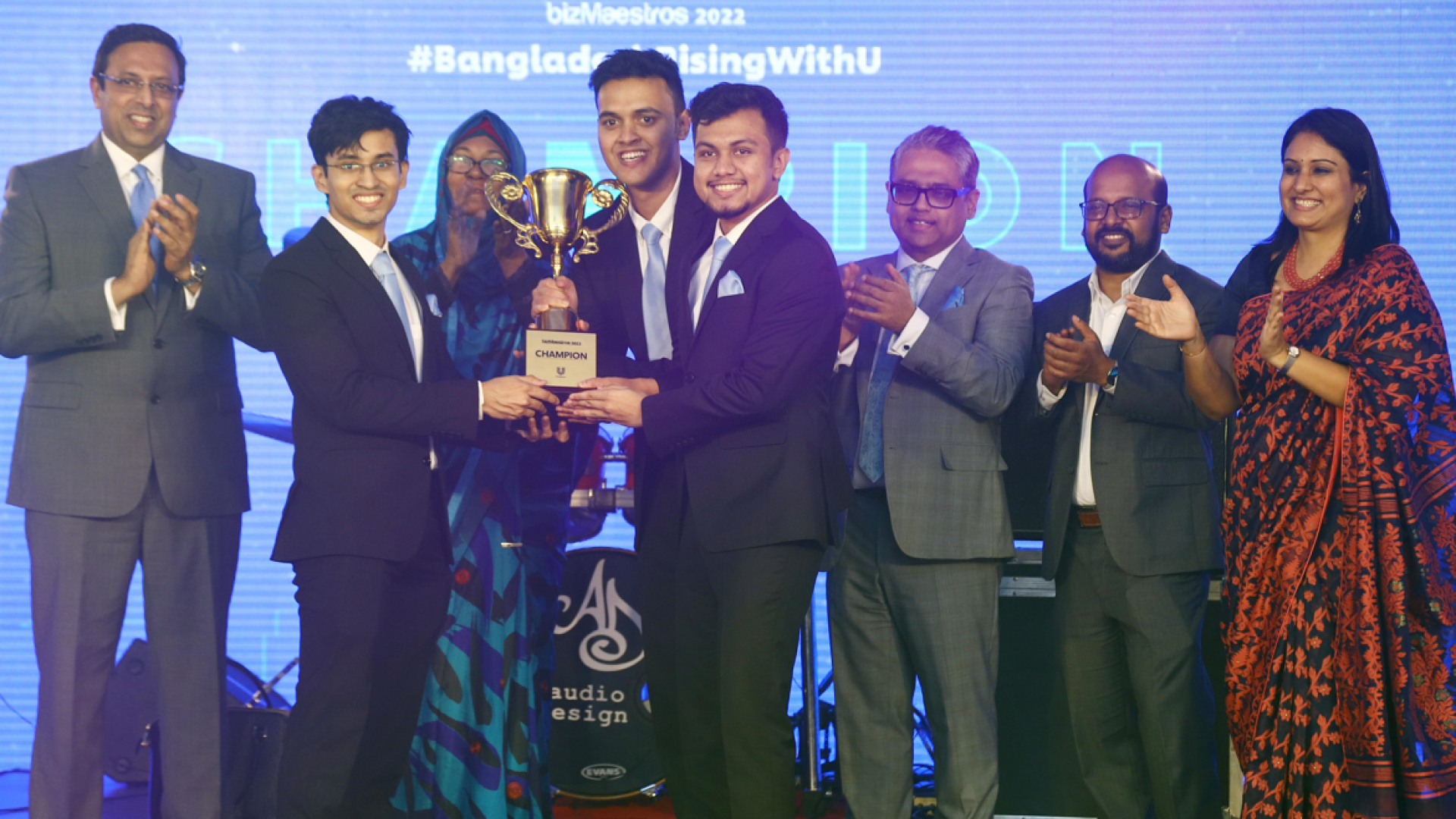 Team Extra Drill, winners of Bizmaestros 2022, receiving trophy